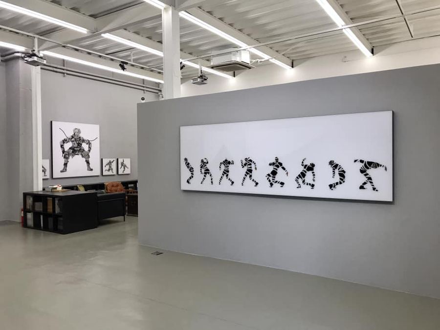 SEE + ART DISTRICT - BEIJING, CHINA — « A SMALL MAN IN A BIG WORLD »