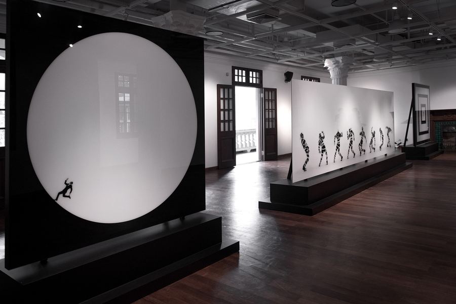 SINAN MANSION - SHANGHAI, CHINA — « A SMALL MAN IN A BIG WORLD »