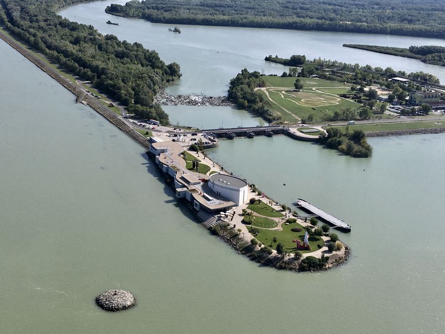DANUBIANA MEULENSTEEN Art Museum - BRATISLAVA — « DEMOCRATIA »